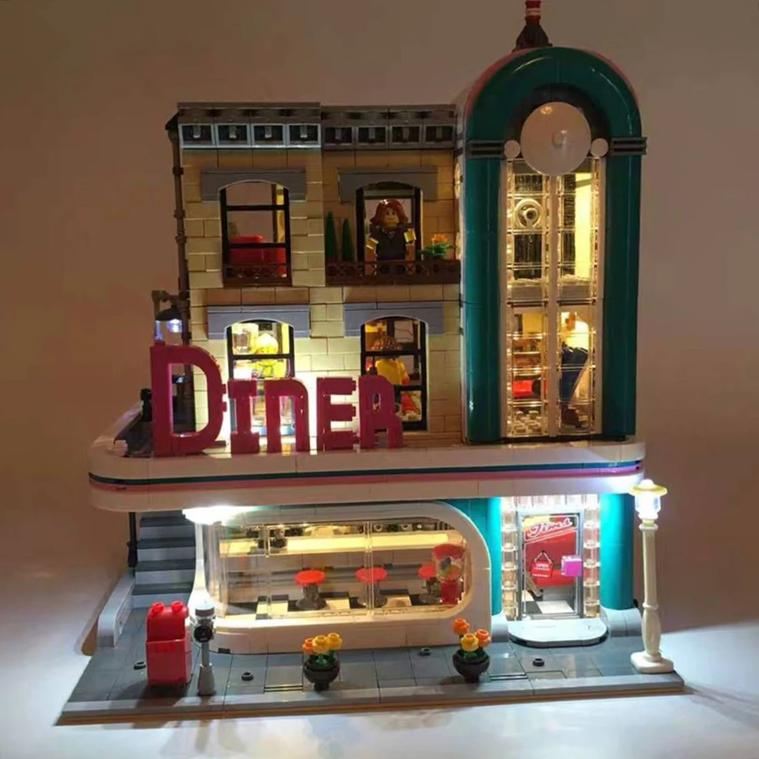 

USB Lighting Parts Building Block Toys Accessories for Nostalgic Restaurant 10260 (Only LED Light, No Block Kit)