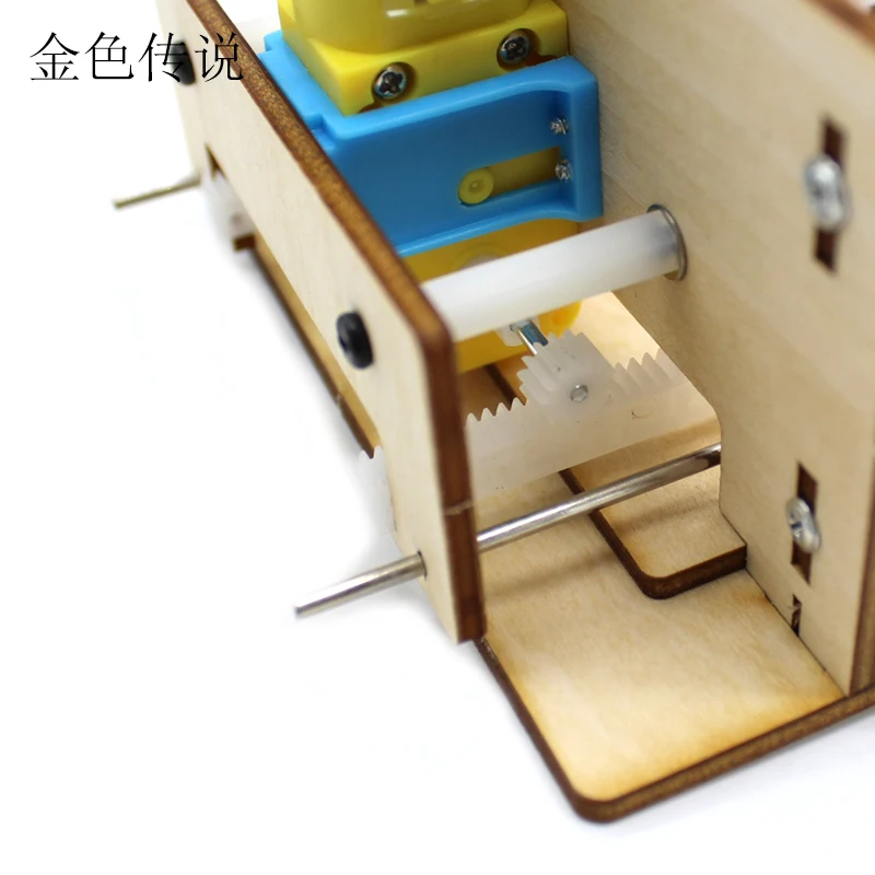 Wooden Lifting Door No. 1 Self-made House Garage Model Electric Kit DIY Technology Small Invention Toy | Дом и сад