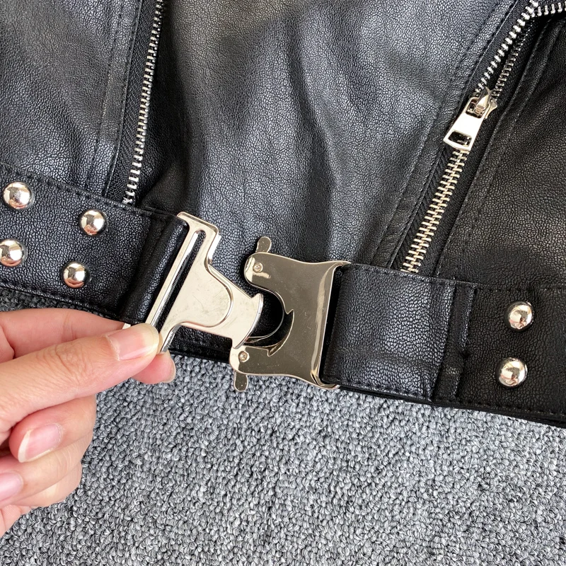 

2020 Autumn Winter Women New Fashion Turn Down Collar Long Sleeve Mutil Button Zipper Short Black Leather Jacket V842