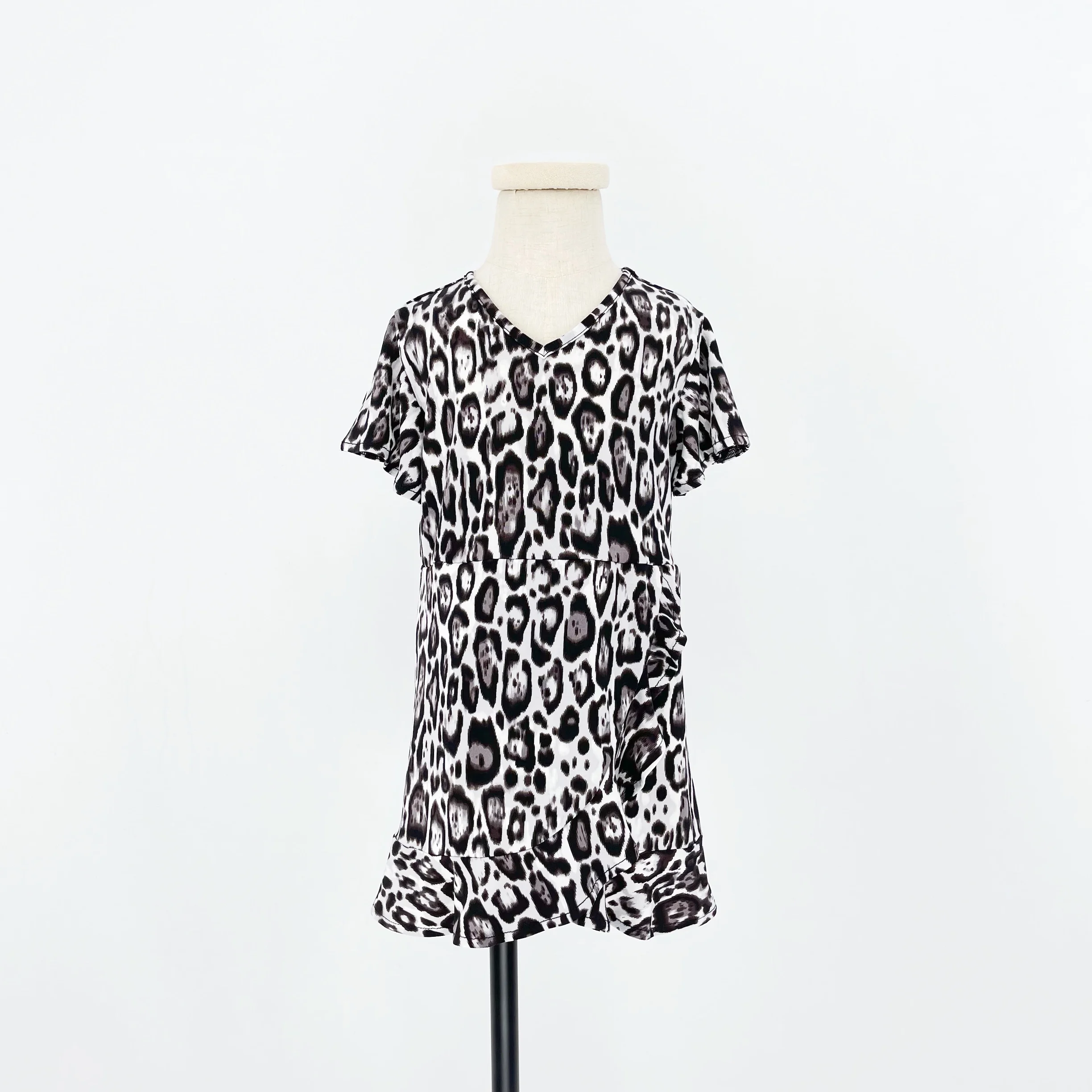 Платье Joyccin с разноцветным леопардовым принтом самозавязывающимся поясом и