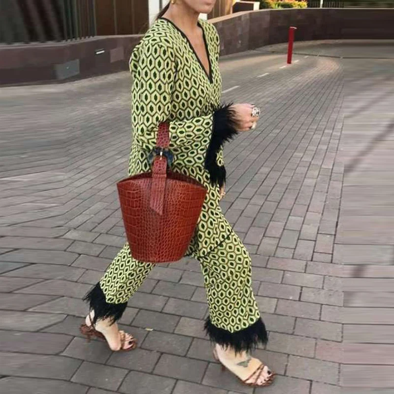 

Retro Ladies V-Neck Loose 2 Piece Set 2021 Fashion Elegant Nine Pants Set Female Autumn Colors Casual Fur Homework Suit Suit