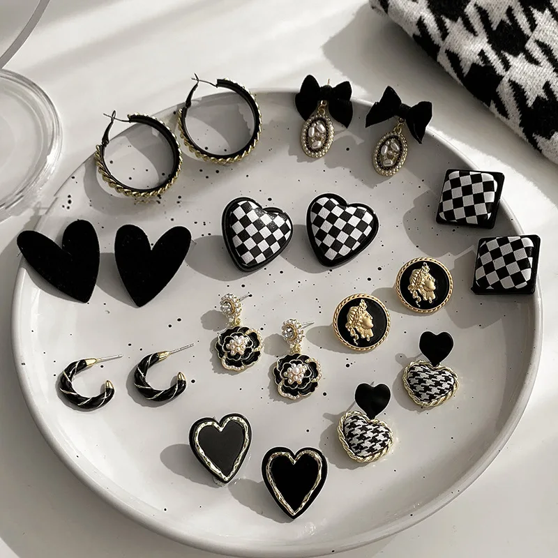 

925 Silver Needle Black Earrings Female Korean Sweet Cool Advanced Dark Wind Earrings Earrings for Women Crochet Earrings