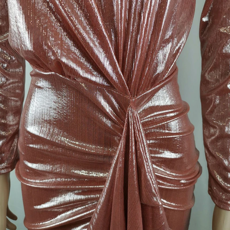 Розовое шикарное платье мокрого вида с поясом длинный рукав плиссированное