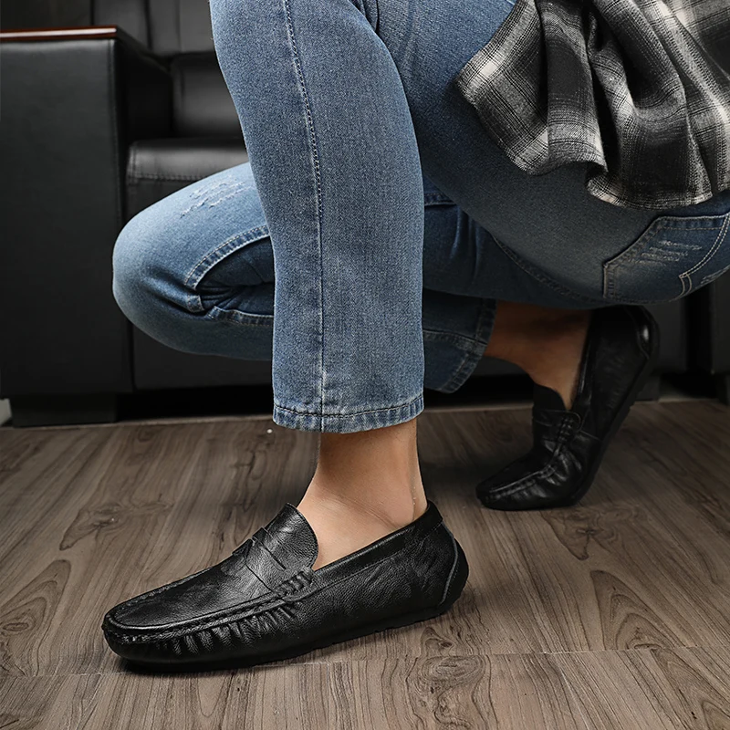 

Handmade Soft Leather Moccasins Men summer Loafers genuine leather boat shoes ultra light slip-on drive flats low-top shoes