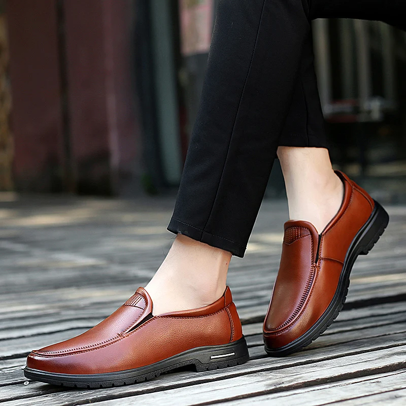 Повседневная кожаная обувь Мокасины мужские мягкие удобные туфли для вождения