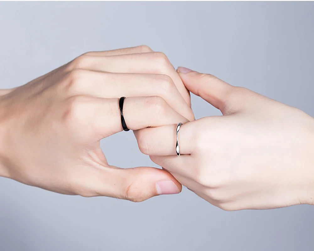 

Mobius Rings Black White Simple Style Adjustable Matching Fashionable Couple Rings Christmas Valentine's Day Anniversary Gift