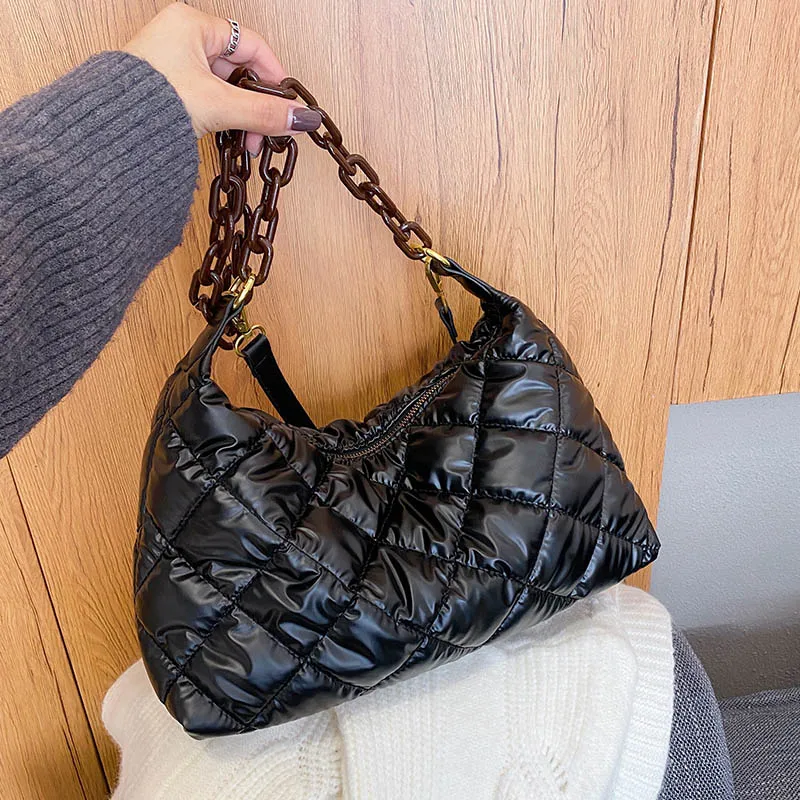 

Модная трендовая сумка через плечо для женщин, Высококачественная сумка на цепочке через плечо, Зимние новые пуховые дамские сумочки, однот...