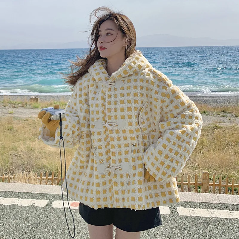 

Зимняя женская желтая Шахматная куртка из овечьей шерсти, женское меховое корейское Свободное пальто из гранулированного бархата