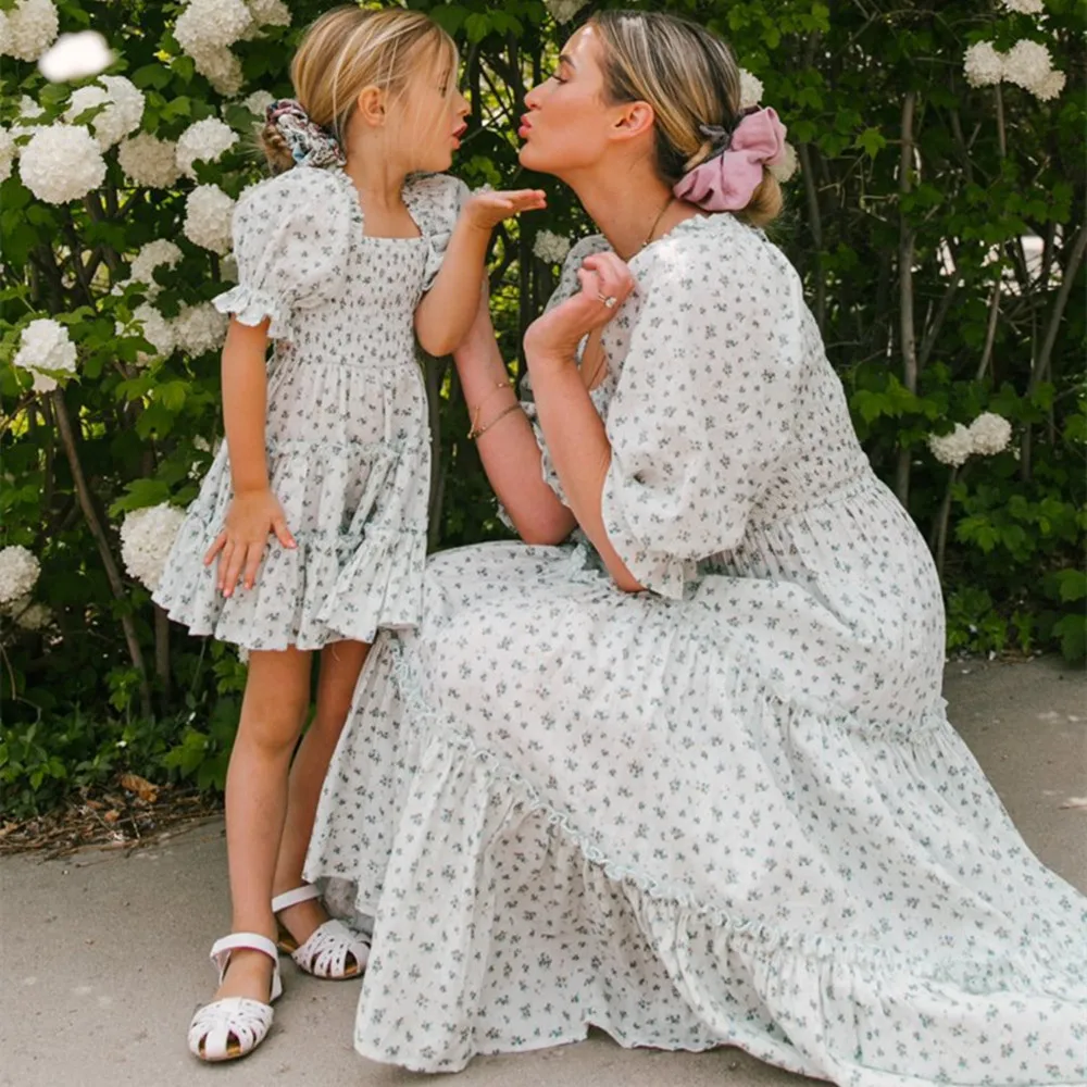 

Платье-миди с рукавами-фонариками и цветочным принтом