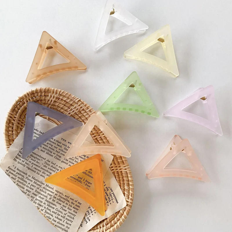 

2021 Triangle Claw Clip For Women Matte Colorful Plastic Hair Claw Large Size Hair Clamps Claw Clip Crab For Hair Accessories