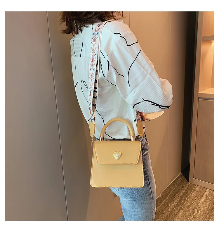2019 new broadband women's Korean version (size) is simple and easy to carry oblique satchel bag with a single shoulder | Багаж и