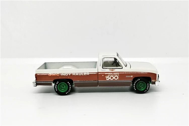 Greenlight 1: 64 GMC 1983 Сьерра-Классический 1500 67th Инди 500 гоночный грузовик Палочки, купив зеленые машины без коробки