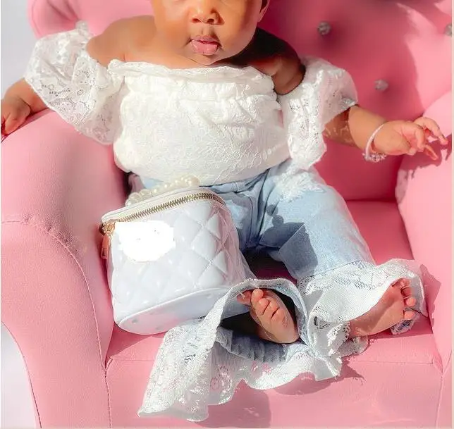 

Кружевной наряд для маленьких девочек, однотонный пуловер с открытыми плечами и коротким рукавом + рваные джинсы в стиле пэчворк, расклешен...