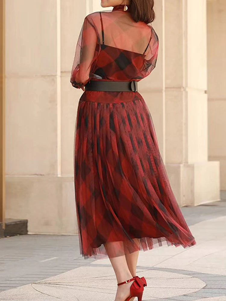 Женский прозрачный костюм из двух предметов рубашка с вырезом и геометрическим