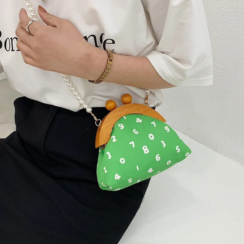 Niche Design 2021 New Fashion Pearl Chain Bag Women Shoulder Bags Lady Shell Crossbody Bags Fashion Handbags Number Banquet