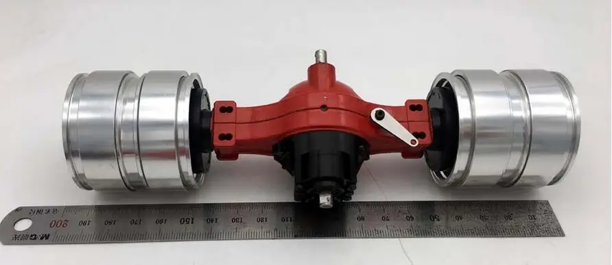 Бульдозер поперечного мостового погрузчика после торможения военного зажимного