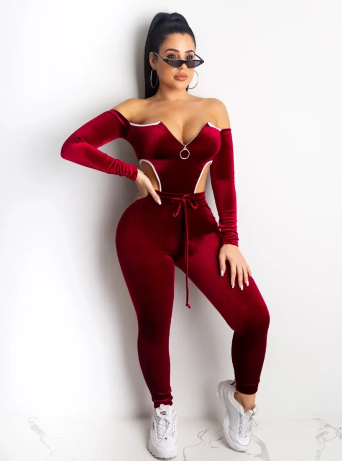 Женский Бархатный спортивный костюм с открытыми плечами и брюками карандаш| |