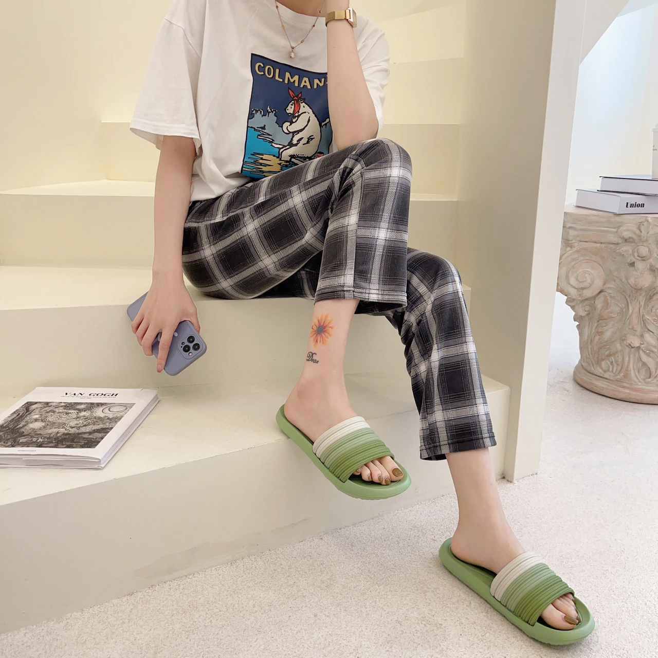 

Japanese fashion home bathroom flat bottom drag summer new outdoor student EVA color matching plastic beach sandals and slippers