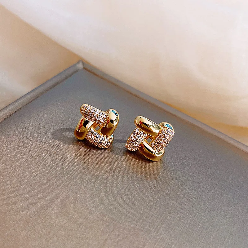 Модные новые простые и маленькие женские Красивые трехмерные серьги