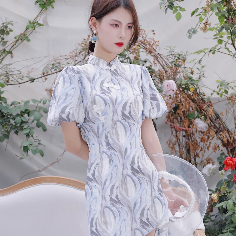 

cheongsam young girl with modified in the summer of 2020 the new Chinese wind restoring ancient ways neon blue dress