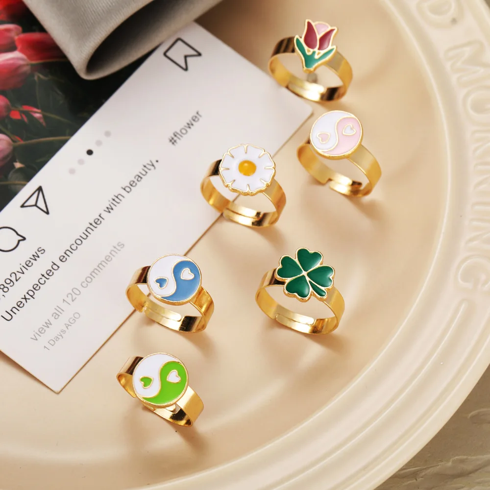 

Adjustable Little Daisy Rings for Women Butterfly Moon Star Four leaf Clover Drip Oil Enamel Metal Finger Rings Jewelry Gift