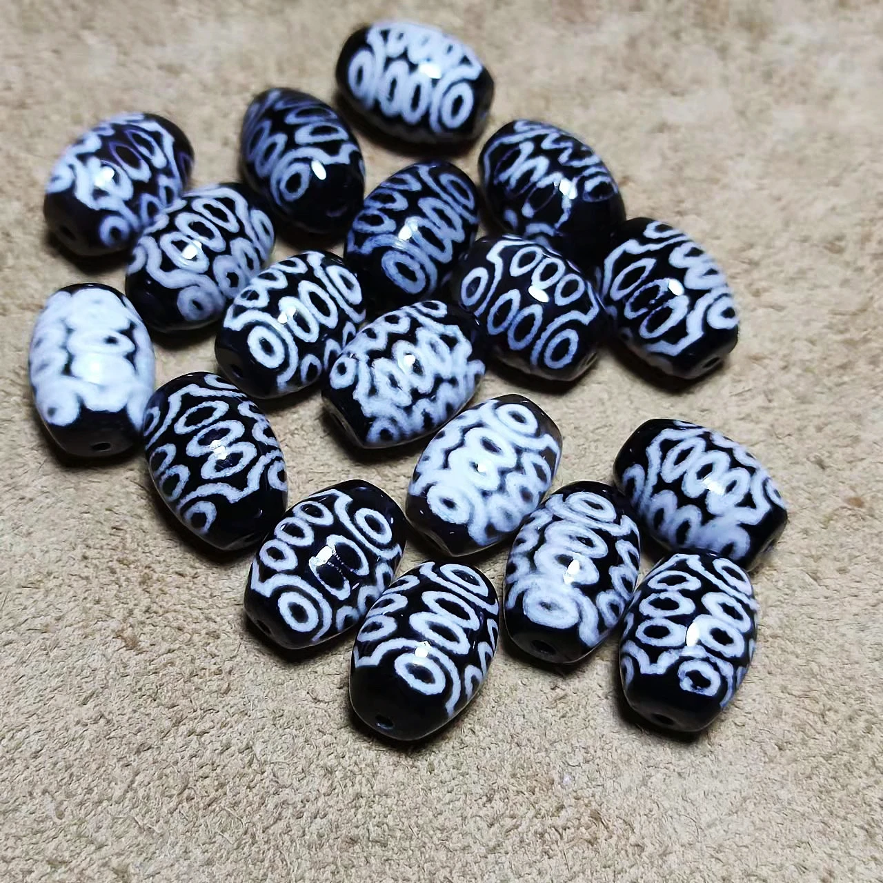 

10Pcs/Lot Tibetan Buddhism Black/White 21 Eyes Totem 12*16mm Agate Dzi Beads Used For Jewelry DIY Free Shipping
