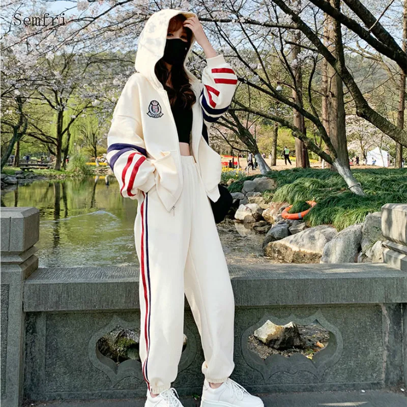 Костюм спортивный женский из 2 предметов хлопковый с капюшоном и полосками |