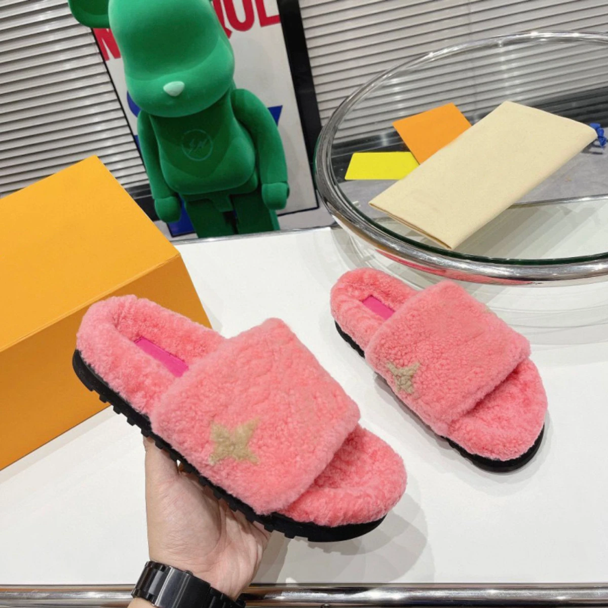 

2021 Ladies Luxury Summer Fur Slippers Print Letter Womens Shoes Winter Furry Sandals Home Slides Girls Outdoor Slippers