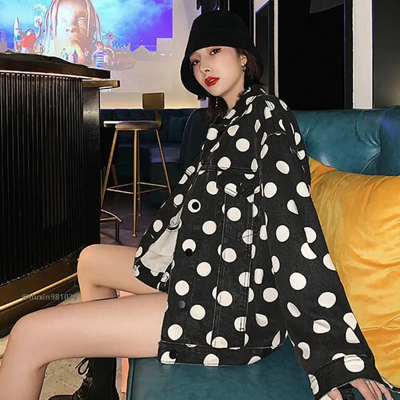 Осенняя Свободная джинсовая куртка Женская бомбер Harajuku уличная черная в горошек