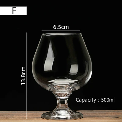 

Прозрачный стеклянный бокал для красного вина