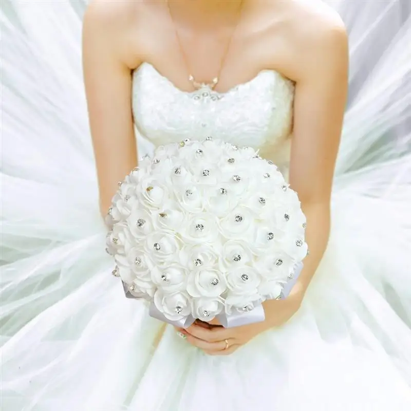 Белый свадебный букет искусственных роз с хрустальным жемчугом для свадьбы