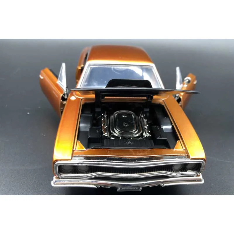 Коллекция 1/24 года американский автомобиль с мускулами Plymouth GTX модель автомобиля