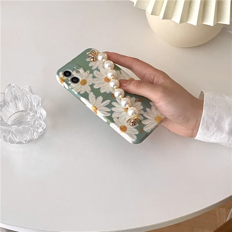

Retro Daisy Floral Wristband Bracelet Phone Case For iphone 12 11 Pro X XS Max XR 7 8 Plus SE 2020 12mini Pearl Chain Soft Cover