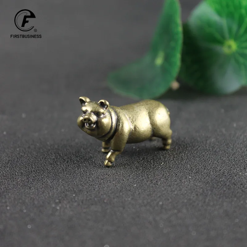 

Медная статуэтка свиньи