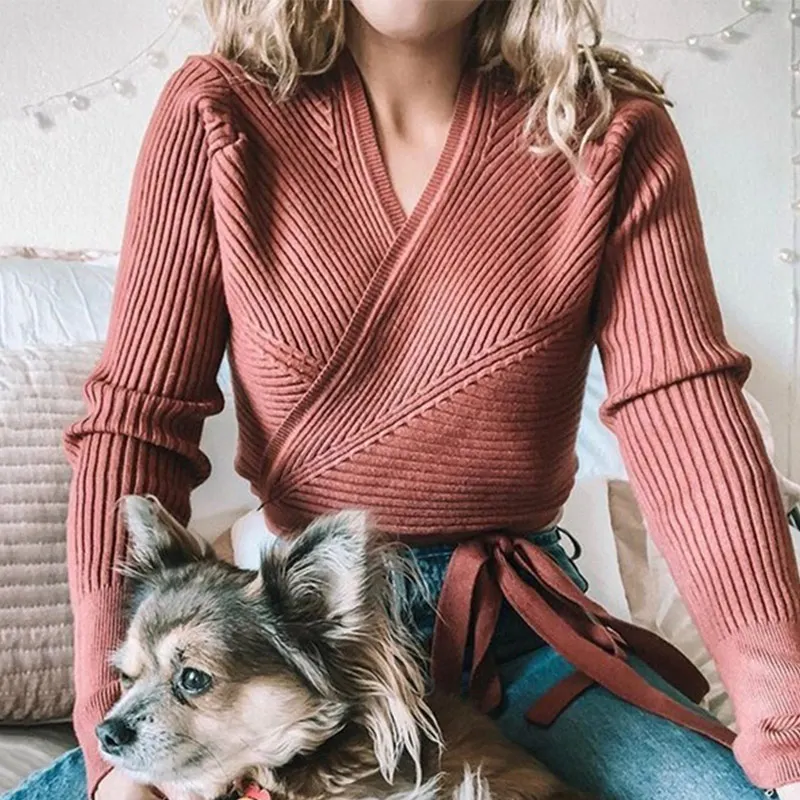 Женский вязаный свитер в рубчик с v-образным вырезом и длинным рукавом однотонный