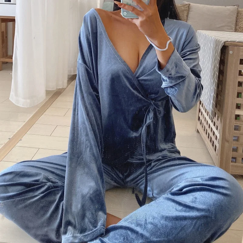 

2022 Sexy Velvet Pajamas Women Autumn Winter Long Sleeve Pajamas Set 2Pcs Sleepwear V-neck Shirt Nightwear For Women Homewear