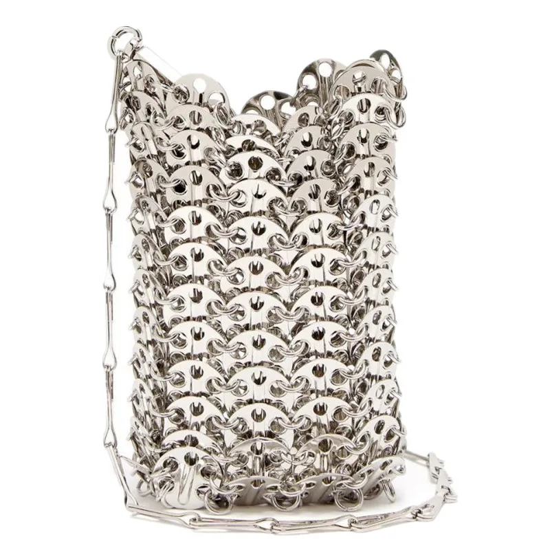 Сумка-мессенджер женская металлическая серебристая с цепочкой |