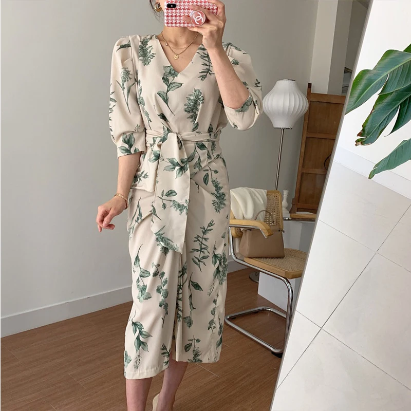 

2021 new small fresh literary lace-up design small dress women