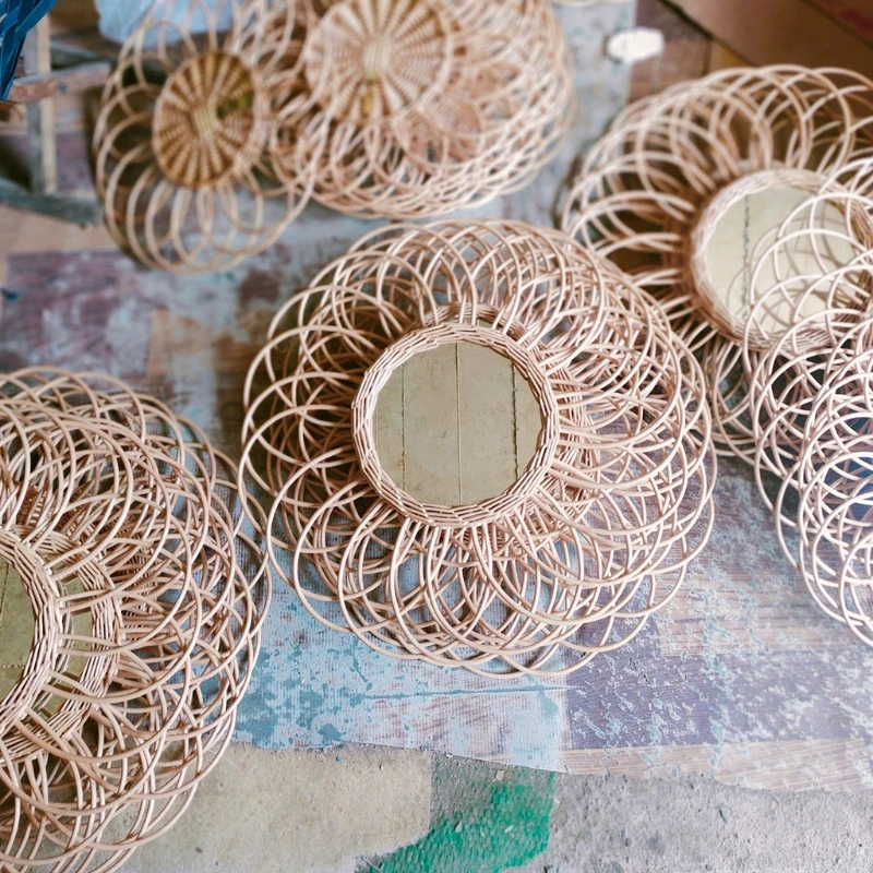 

Rattan Innovative Art Decoration Round Makeup Mirror Dressing Bathroom Mirrors