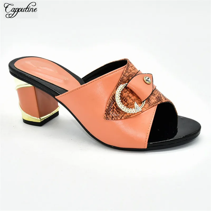 Очаровательные желтые шлепанцы на высоком каблуке Потрясающие вечерние