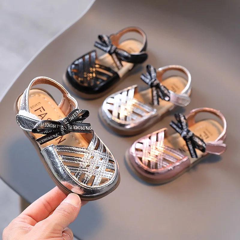 

Новинка лета 2021, детские сандалии для девочек, кожаная обувь принцессы с вырезами и бантом-бабочкой, шикарная пляжная обувь с закрытым носко...