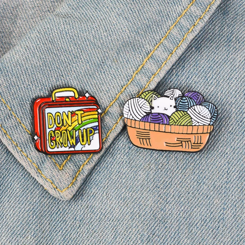 Cute Cat Ball of yarn Enamel Lapel Pins Cartoon Brooches Badges Backpack Gifts For Friends Wholesale Jewelry |