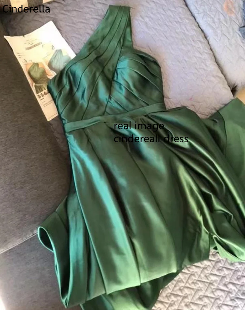 Атласное плиссированное платье трапеция пикантное длинное на одно плечо без