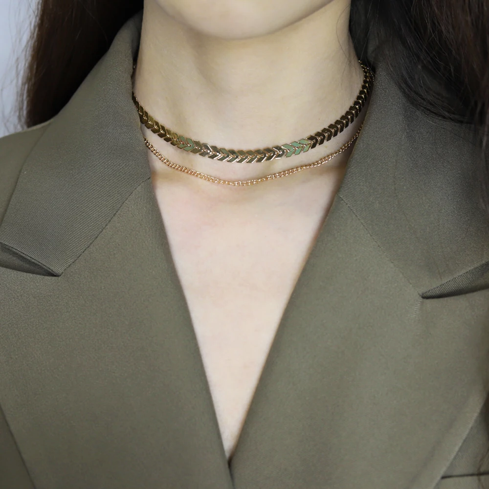 Фото Женское Ожерелье-цепочка с V-образным вырезом | Украшения и аксессуары