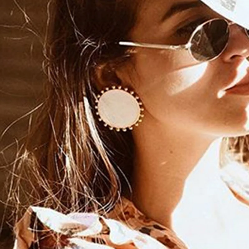 Женские большие серьги гвоздики с эмалью черные белые красные однотонные в форме