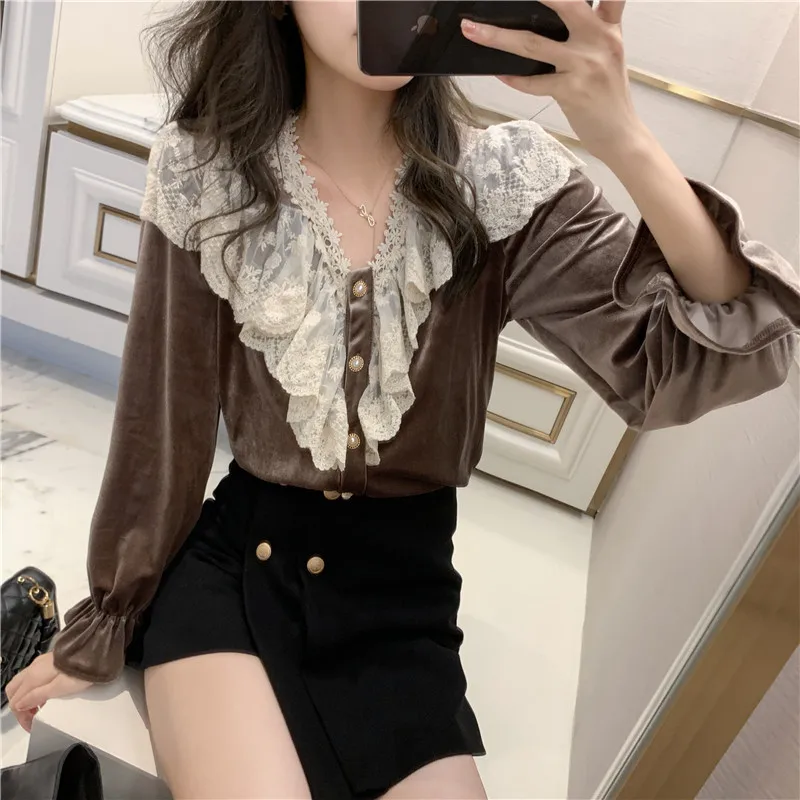 

JXMYY 2020 autumn and winter new black lace bottoming shirt blouse gold velvet stitching lace flared sleeve top