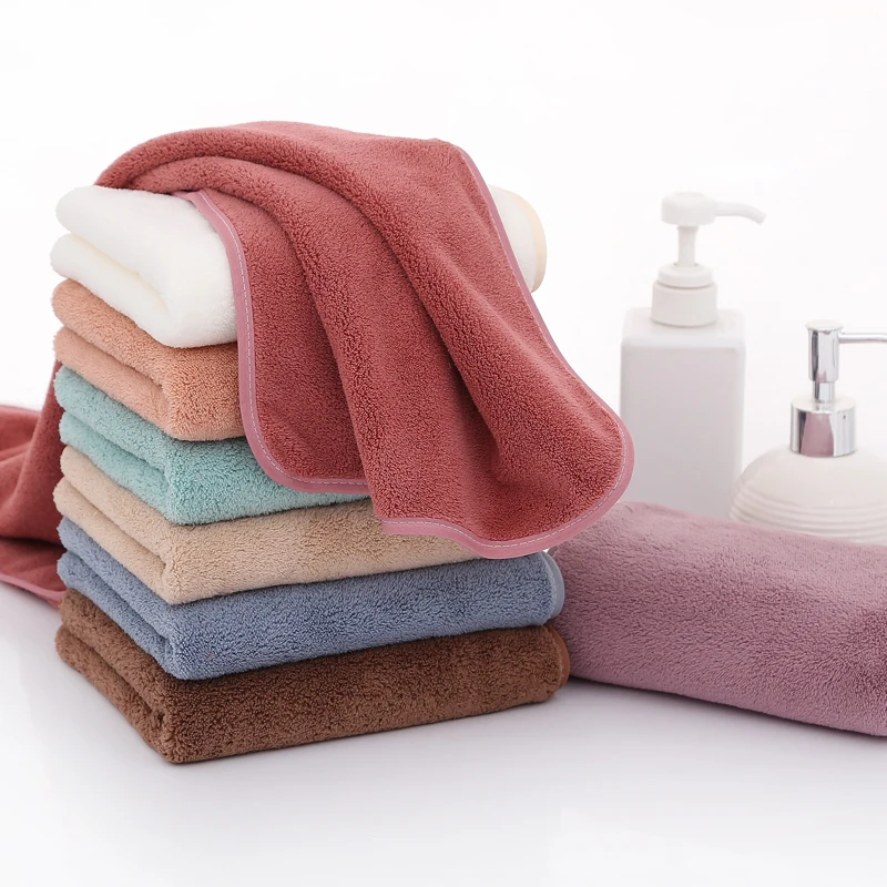 Плотное полотенце из кораллового бархата однотонное мягкое для лица плотное