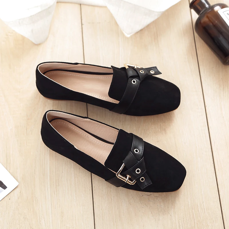 Женские туфли на плоской подошве простые весенние с квадратным носком и ремешком