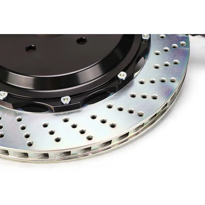 Модифицированный автомобильный тормозной комплект с поперечным отверстием два