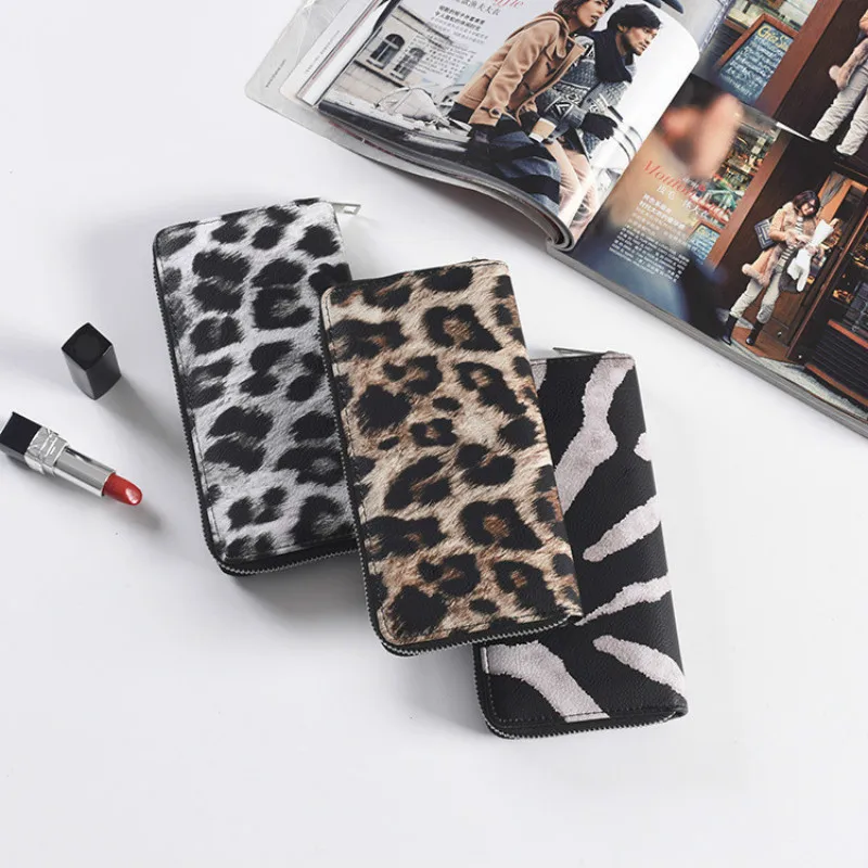 

2020 Fashion Long Zipper Women Wallets Bright Leather Black and White Wallet Wallet Prismatic Bag Flower Corner Clutch Bag Purse
